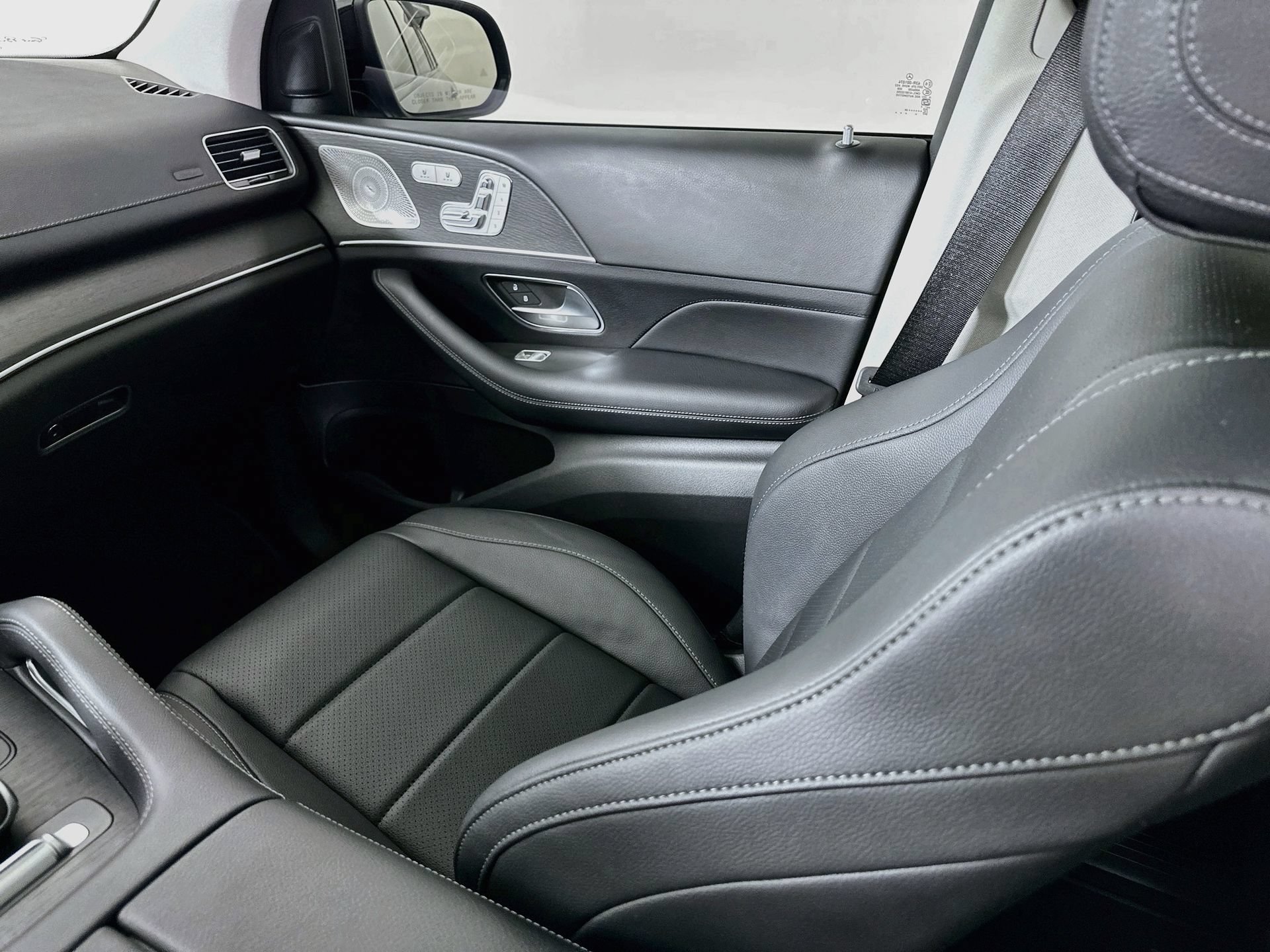 Used 2024 Mercedes-Benz GLS 450 4MATIC image 26