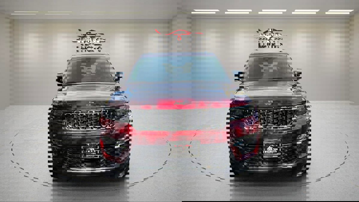 Used 2023 Jeep Grand Cherokee Limited image 8