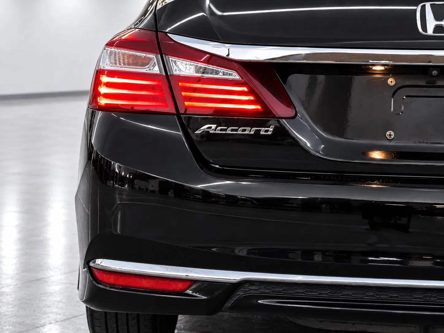 Used 2017 Honda Accord EX-L image 12