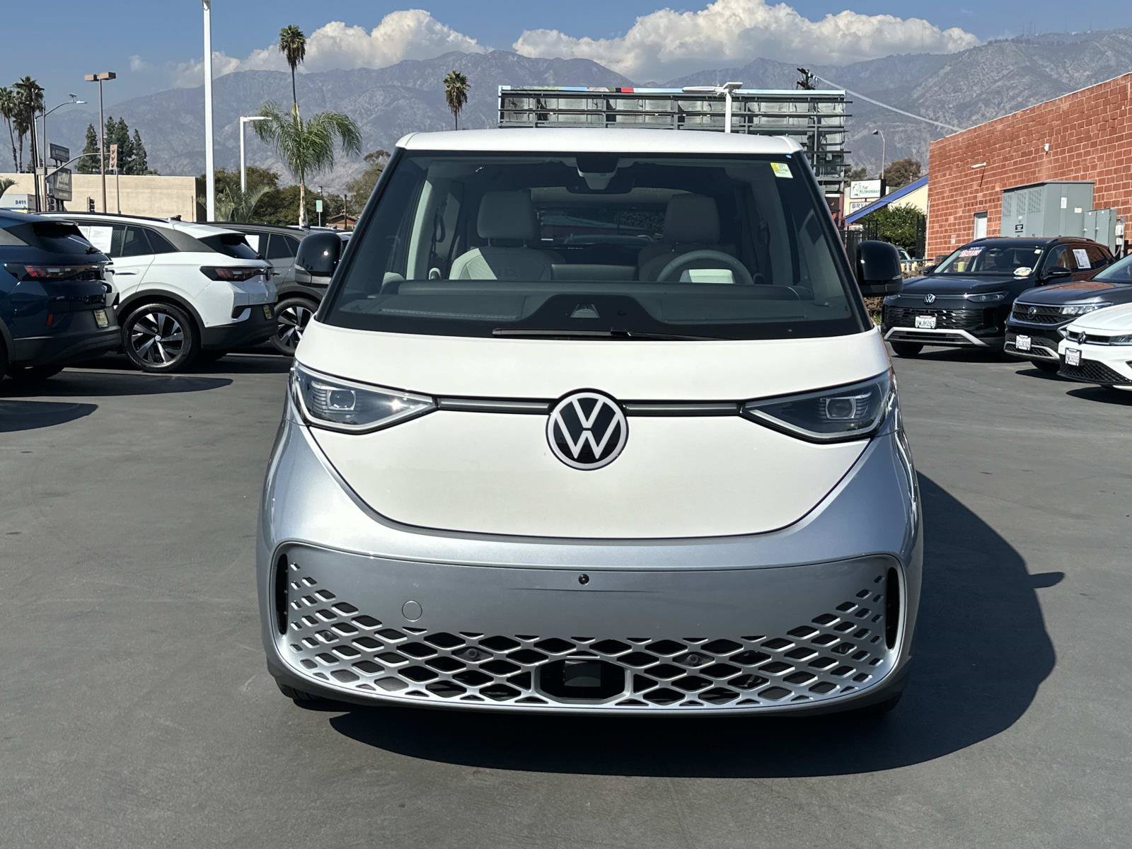 Used 2025 Volkswagen ID. Buzz 1st Edition AWD/4WD image 2