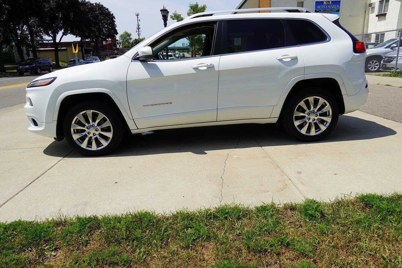Used 2018 Jeep Cherokee Overland AWD/4WD image 3