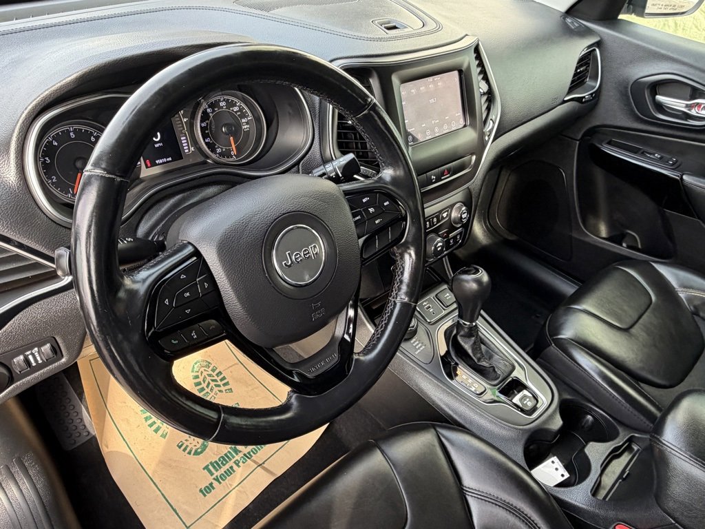 Used 2020 Jeep Cherokee Latitude Plus image 11