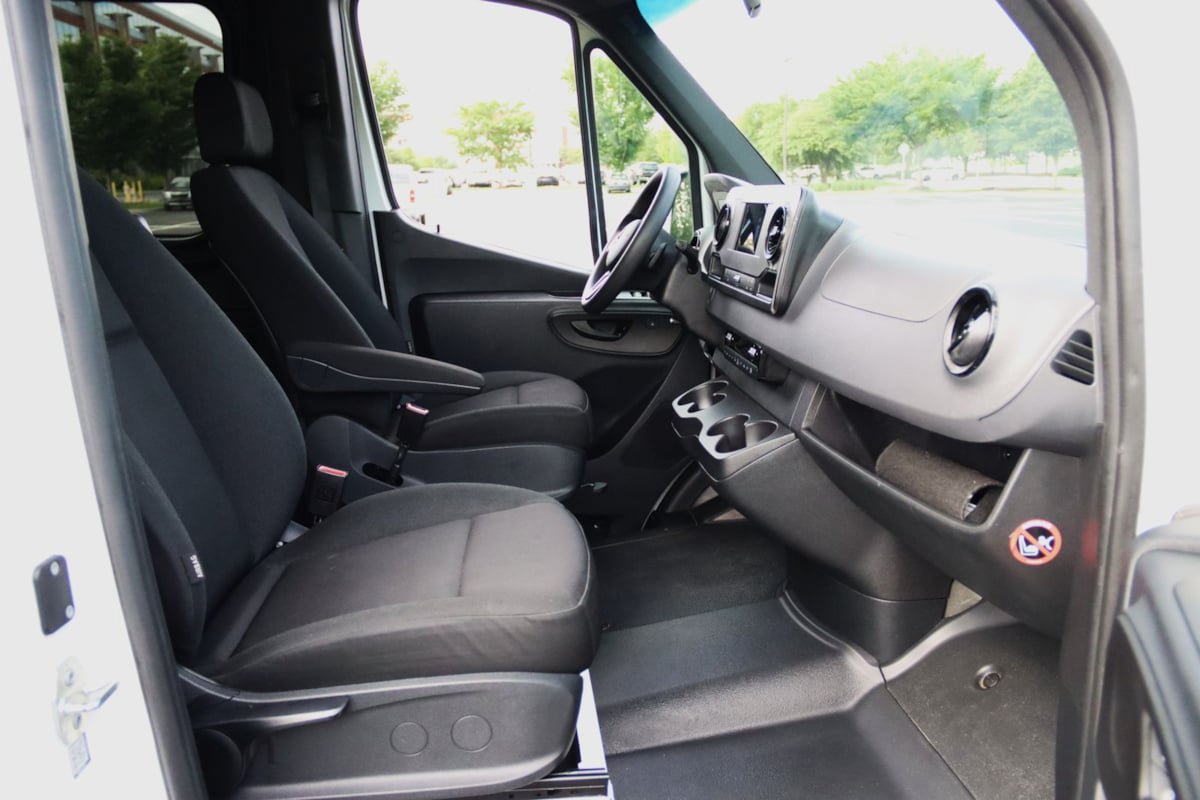 Used 2024 Mercedes-Benz Sprinter 2500 image 33