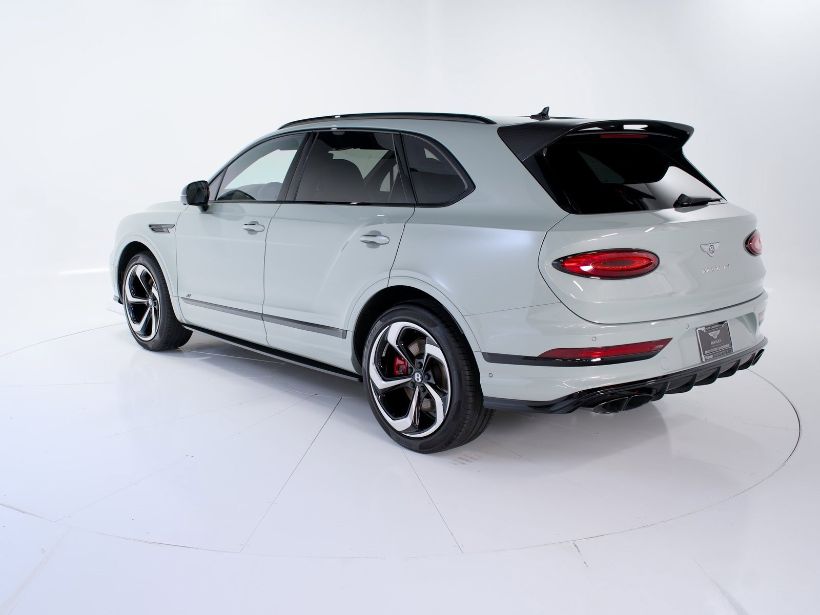 Used 2025 Bentley Bentayga image 3