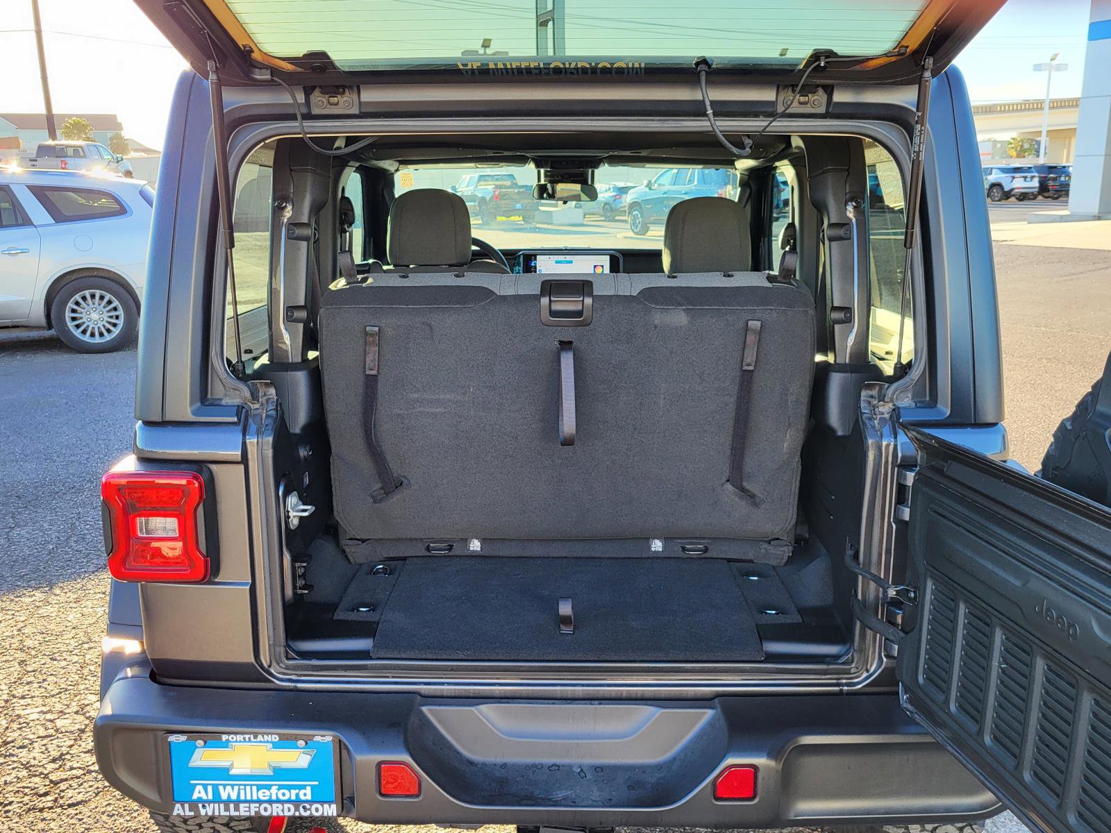 Used 2024 Jeep Wrangler Rubicon w/ Convenience Group image 12