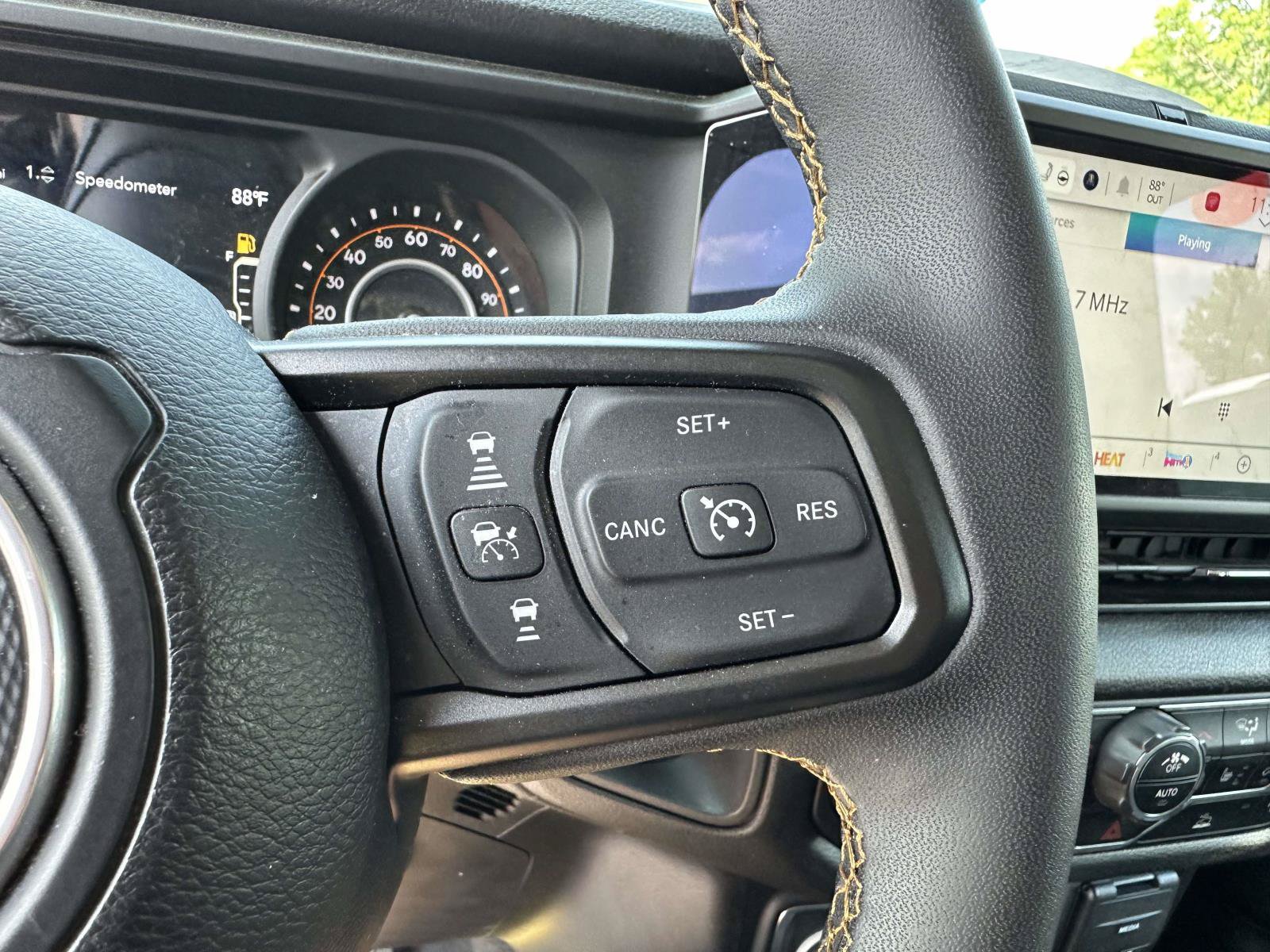 Used 2024 Jeep Gladiator Sport AWD/4WD image 30