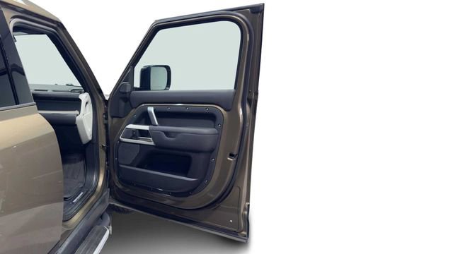 Used 2021 Land Rover Defender 110 X-Dynamic SE AWD/4WD image 9