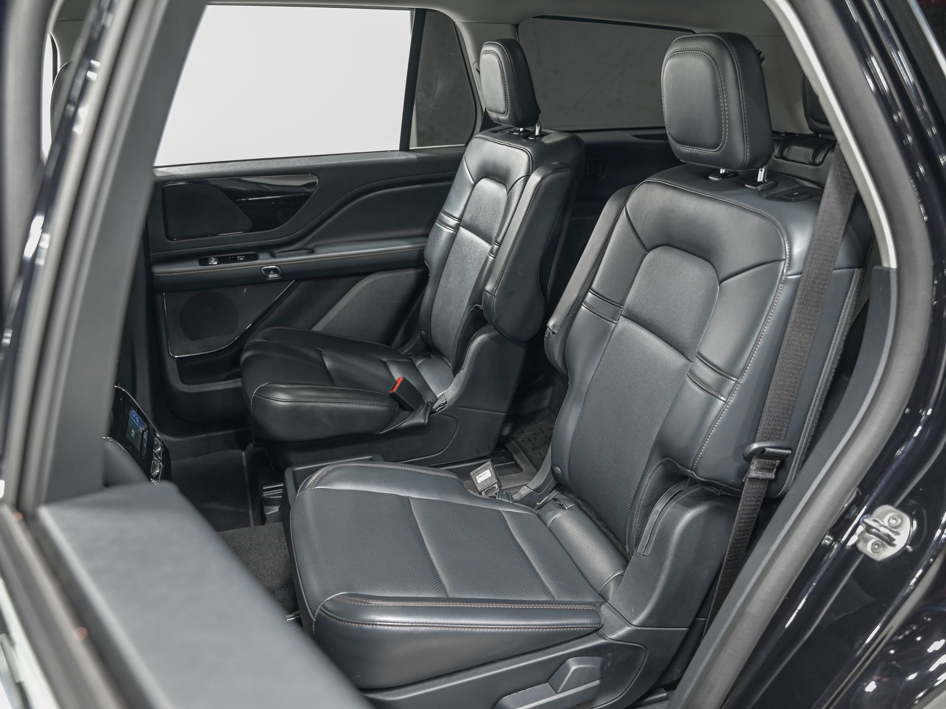 Used 2025 Lincoln Aviator AWD image 28