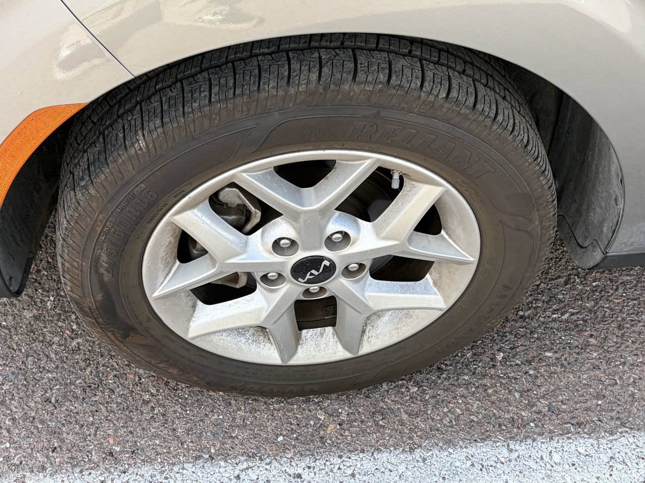 Certified 2025 Kia Soul LX w/ LX Technology Package FWD image 5
