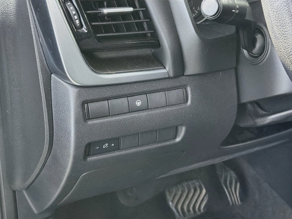 Used 2022 Nissan Rogue SV FWD image 13