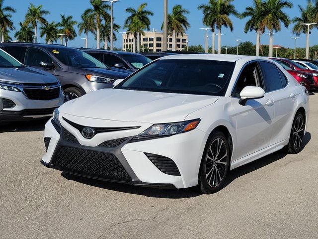 Used 2018 Toyota Camry SE FWD image 3