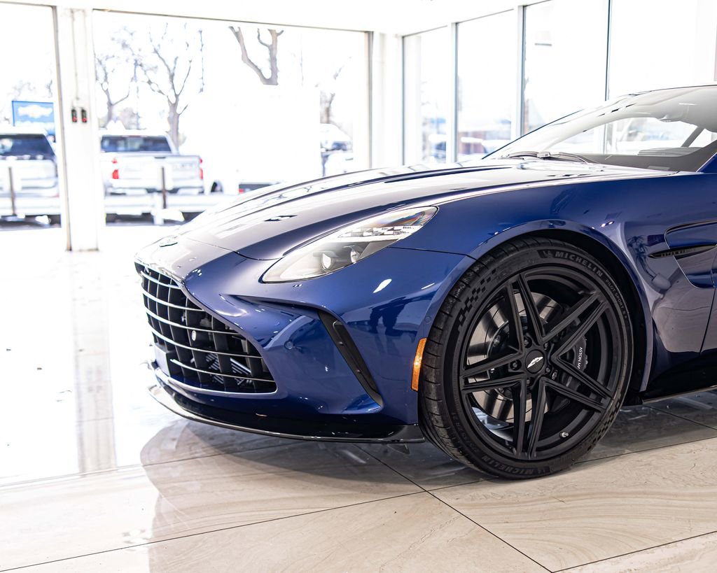 Used 2025 Aston Martin V8 Vantage Coupe image 4