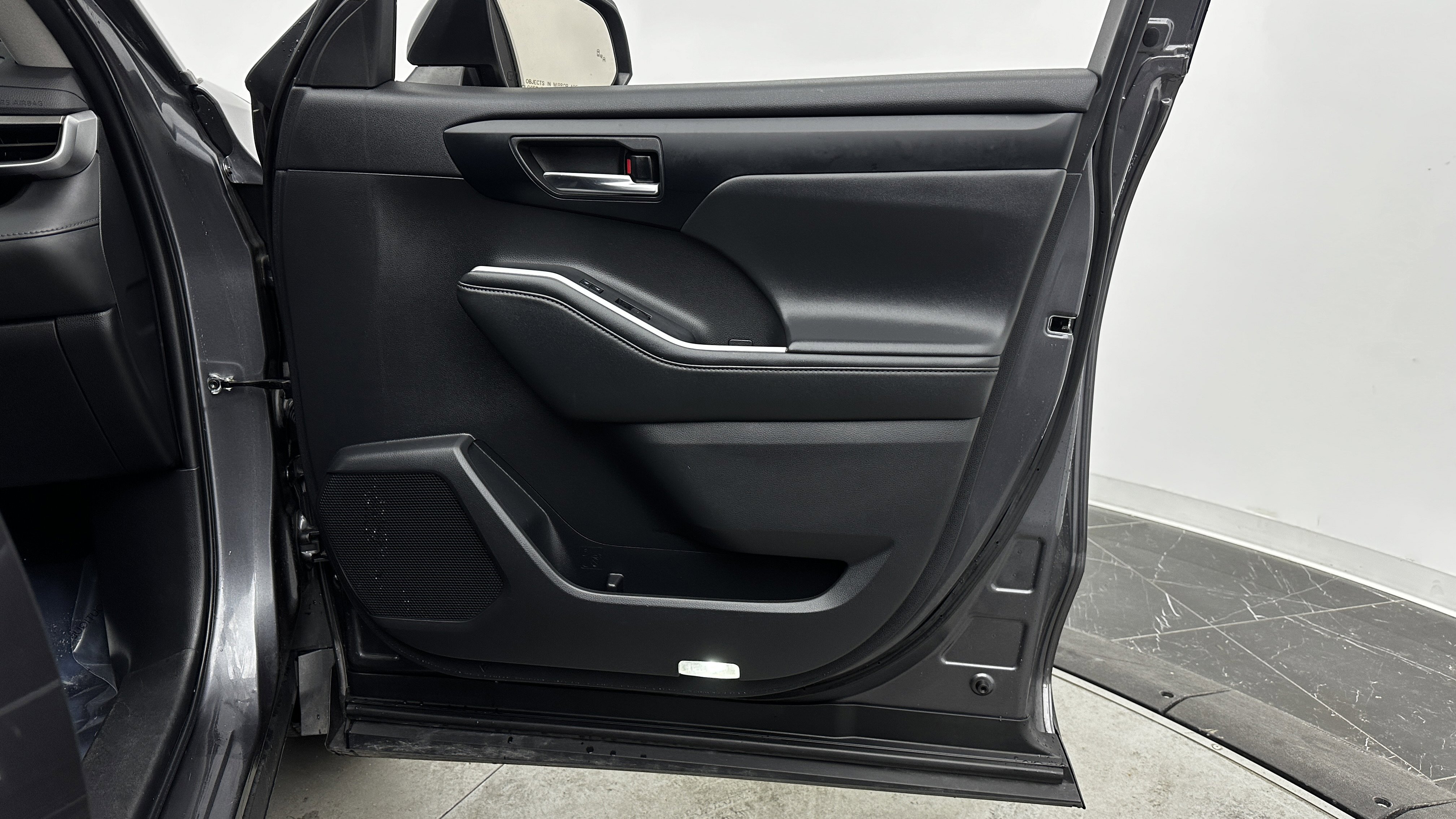 Used 2022 Toyota Highlander XLE image 36