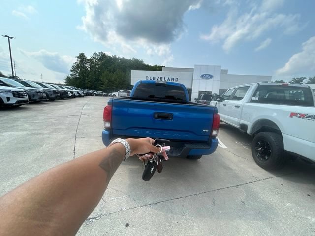 Used 2018 Toyota Tacoma TRD Sport AWD/4WD image 15
