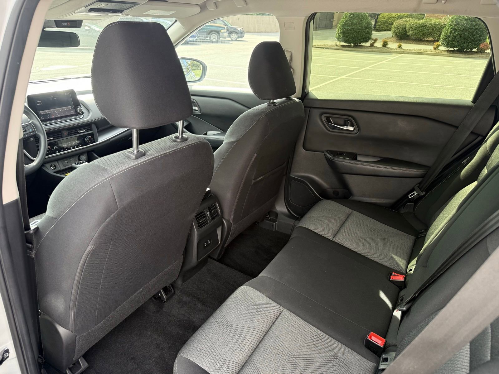 Used 2024 Nissan Rogue SV image 16