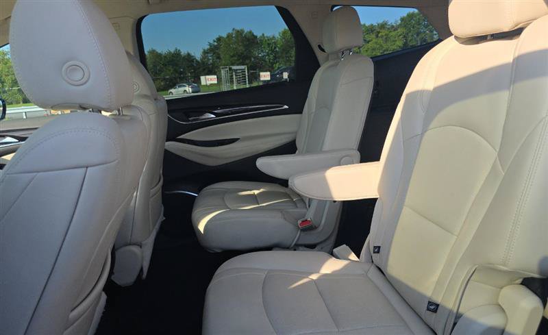 Used 2023 Buick Enclave Premium AWD/4WD image 4
