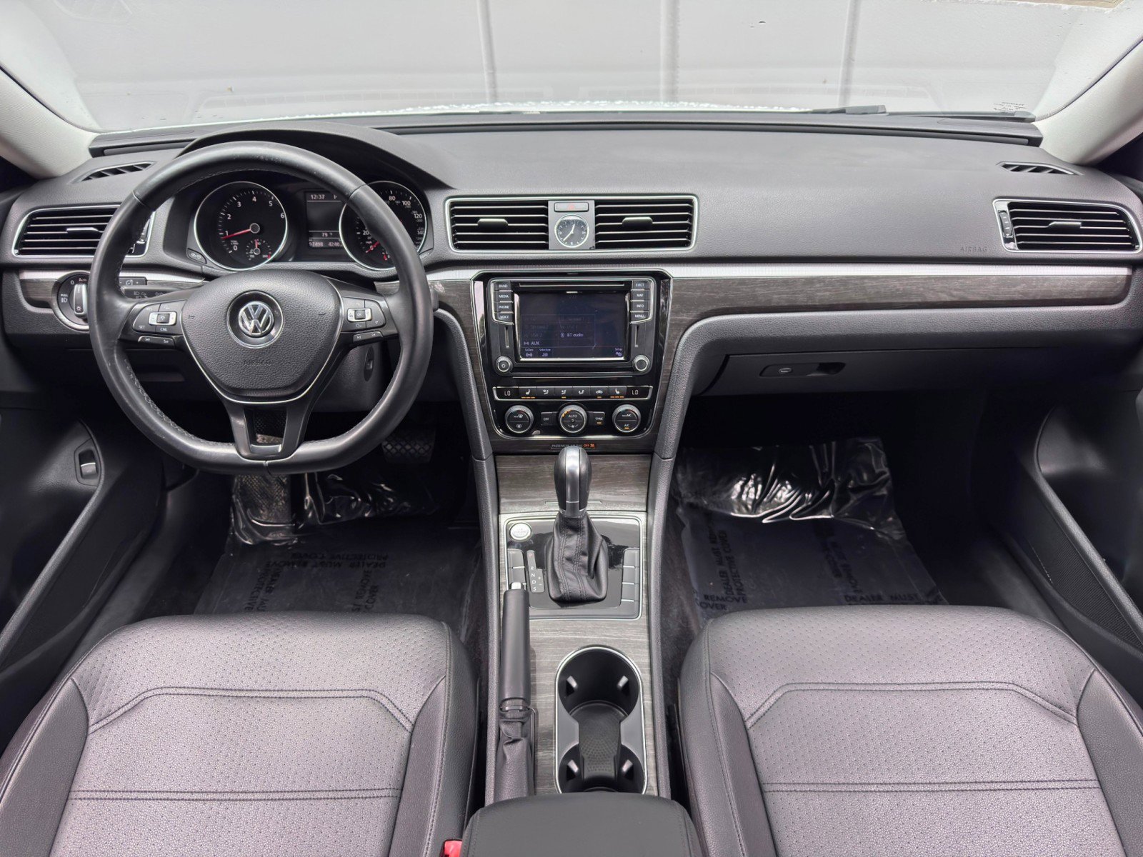 Used 2016 Volkswagen Passat 1.8T SE FWD image 12