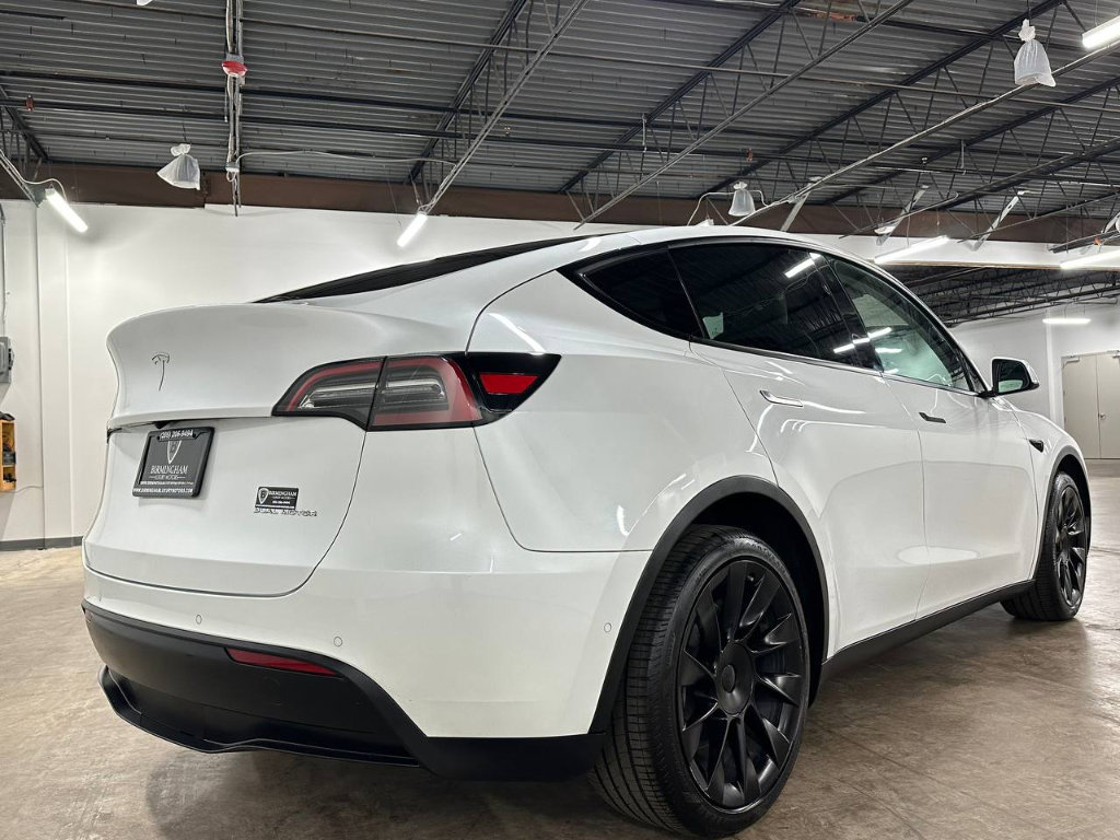 Used 2022 Tesla Model Y Long Range image 12