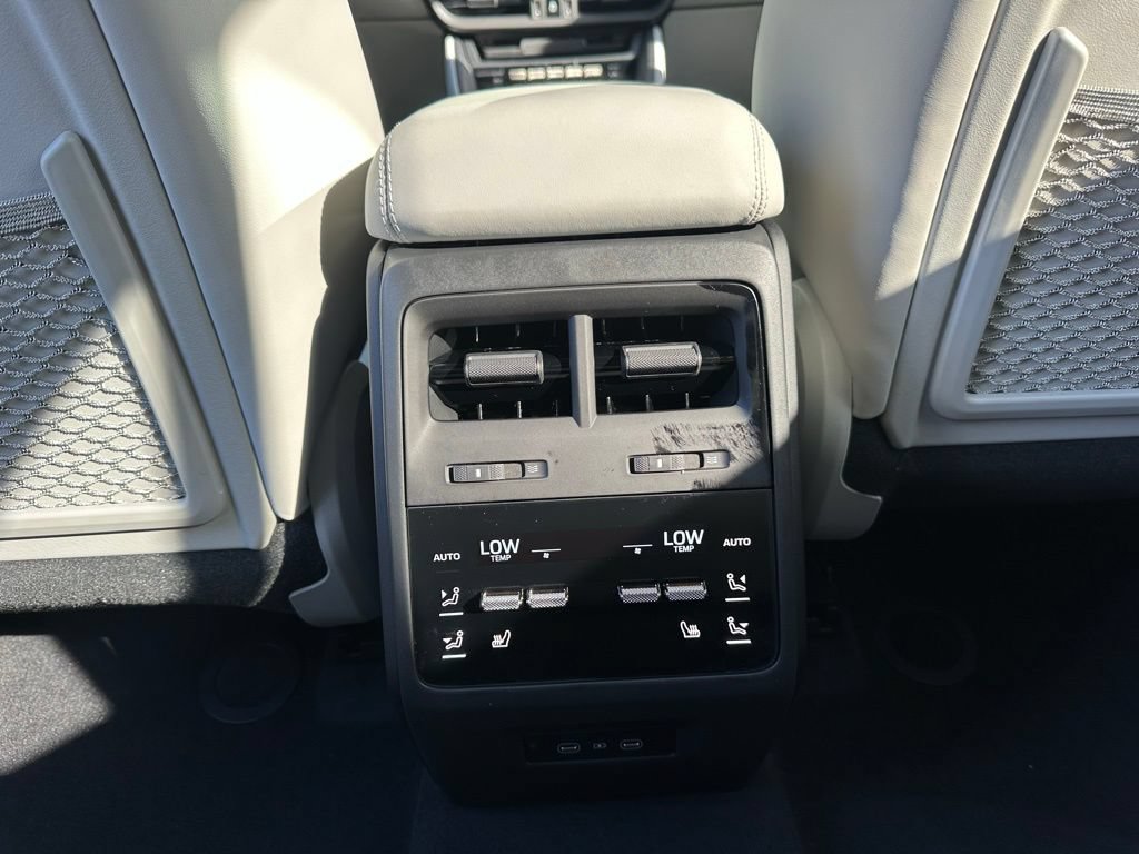 Used 2026 Porsche Macan Turbo Electric AWD/4WD image 39