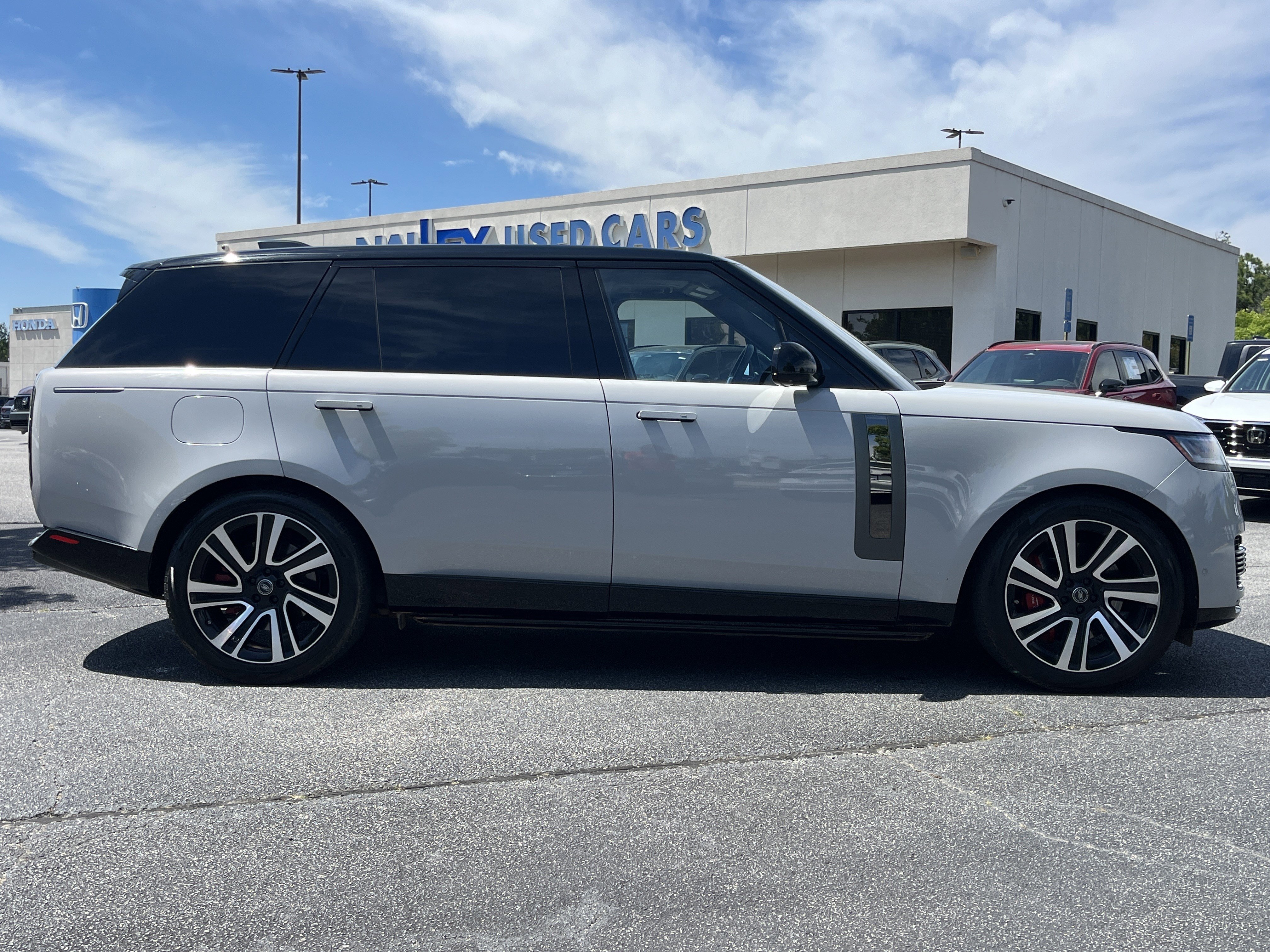 Used 2023 Land Rover Range Rover SV AWD/4WD image 26