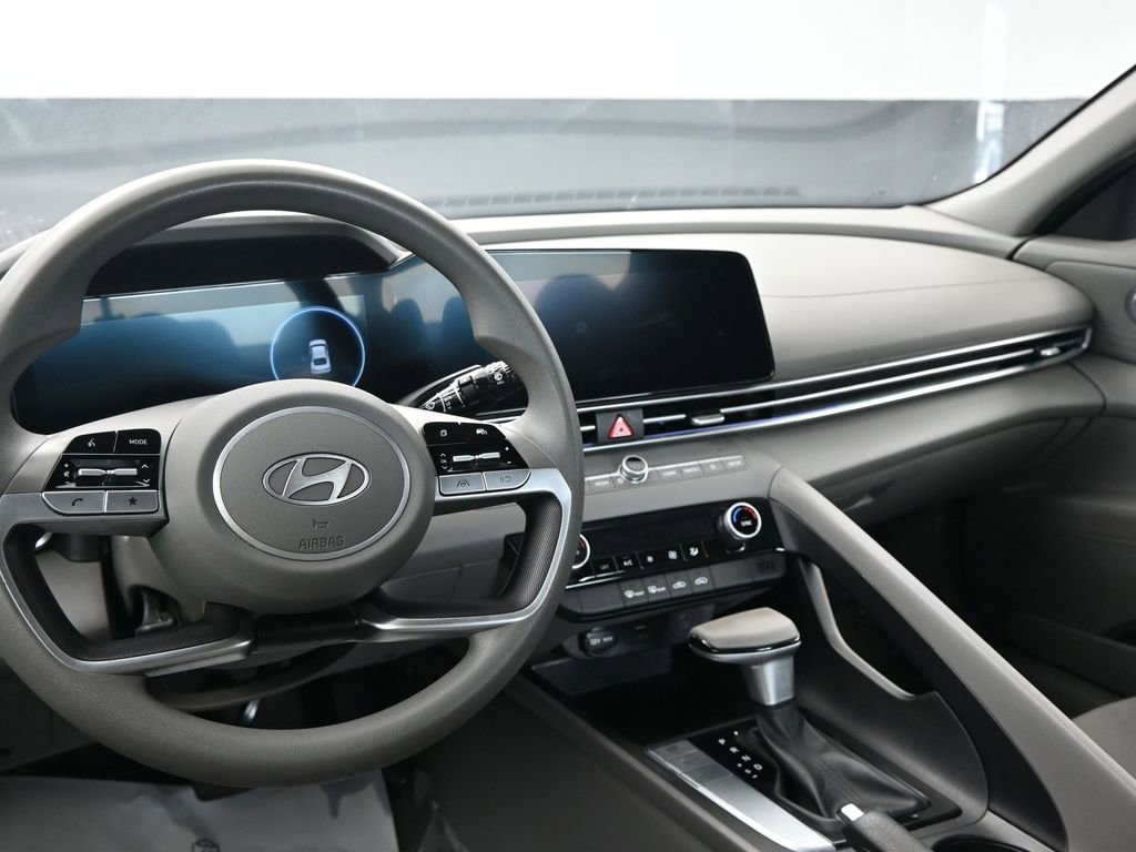 Used 2024 Hyundai Elantra SEL image 25