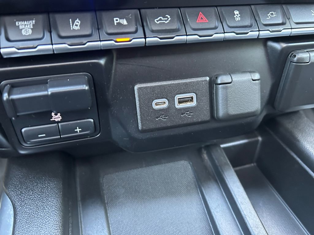 Used 2022 Chevrolet Silverado 3500 High Country image 35