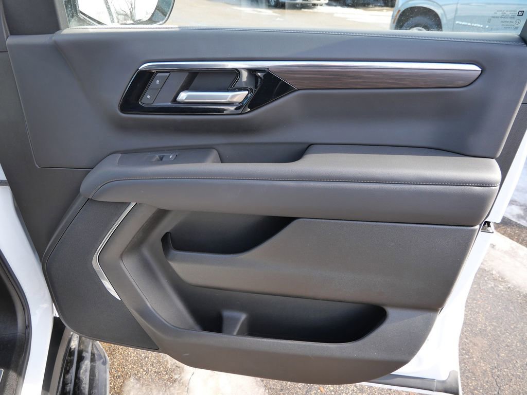 Used 2025 Chevrolet Tahoe LT AWD/4WD image 13