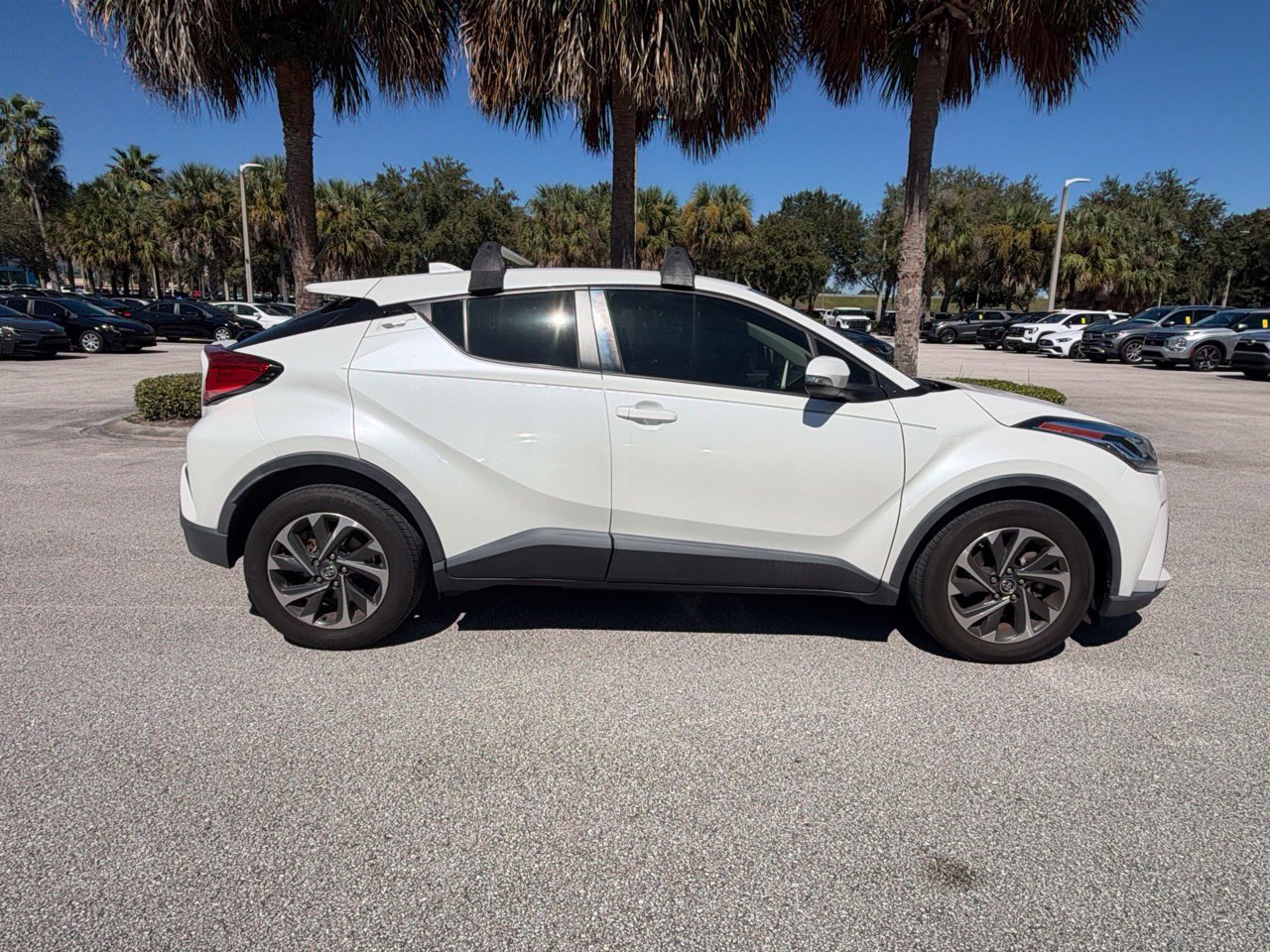 Used 2021 Toyota C-HR LE FWD image 4