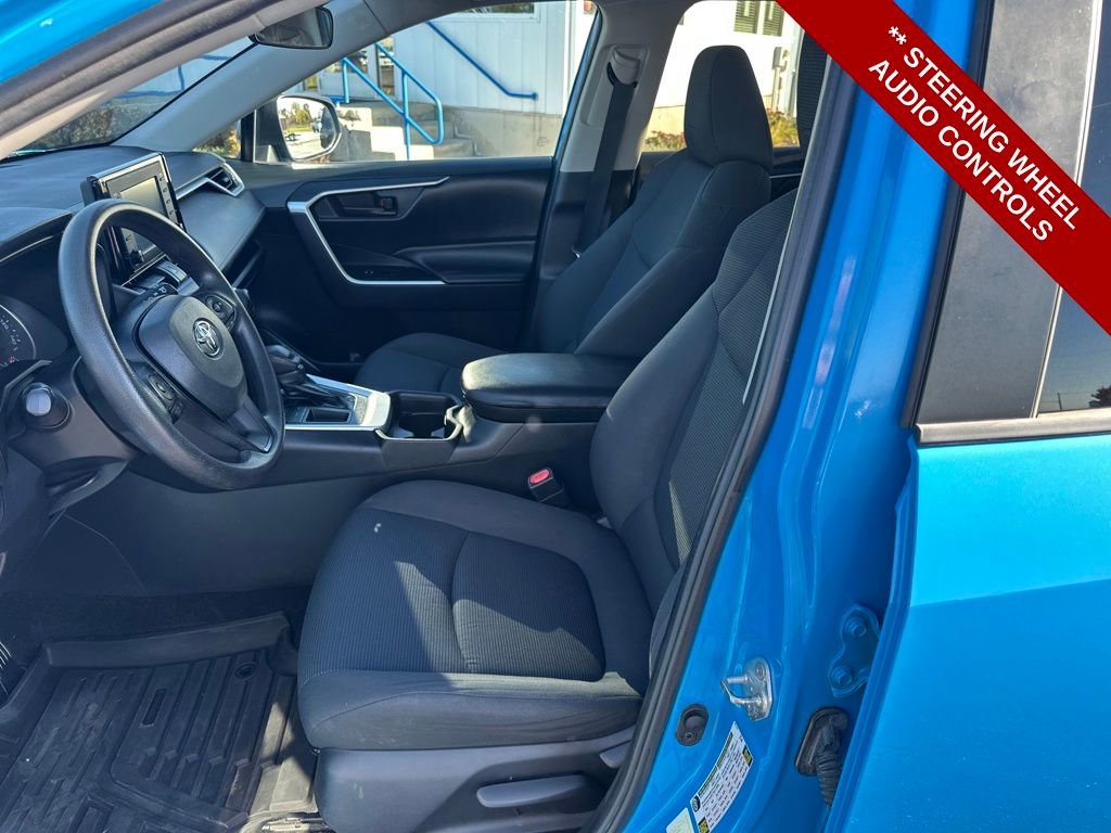 Used 2019 Toyota RAV4 LE image 10