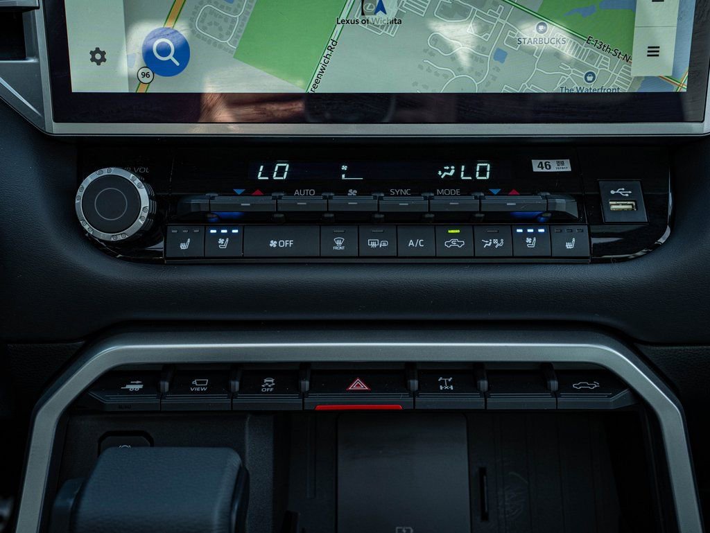 Used 2025 Toyota Tundra Platinum image 39