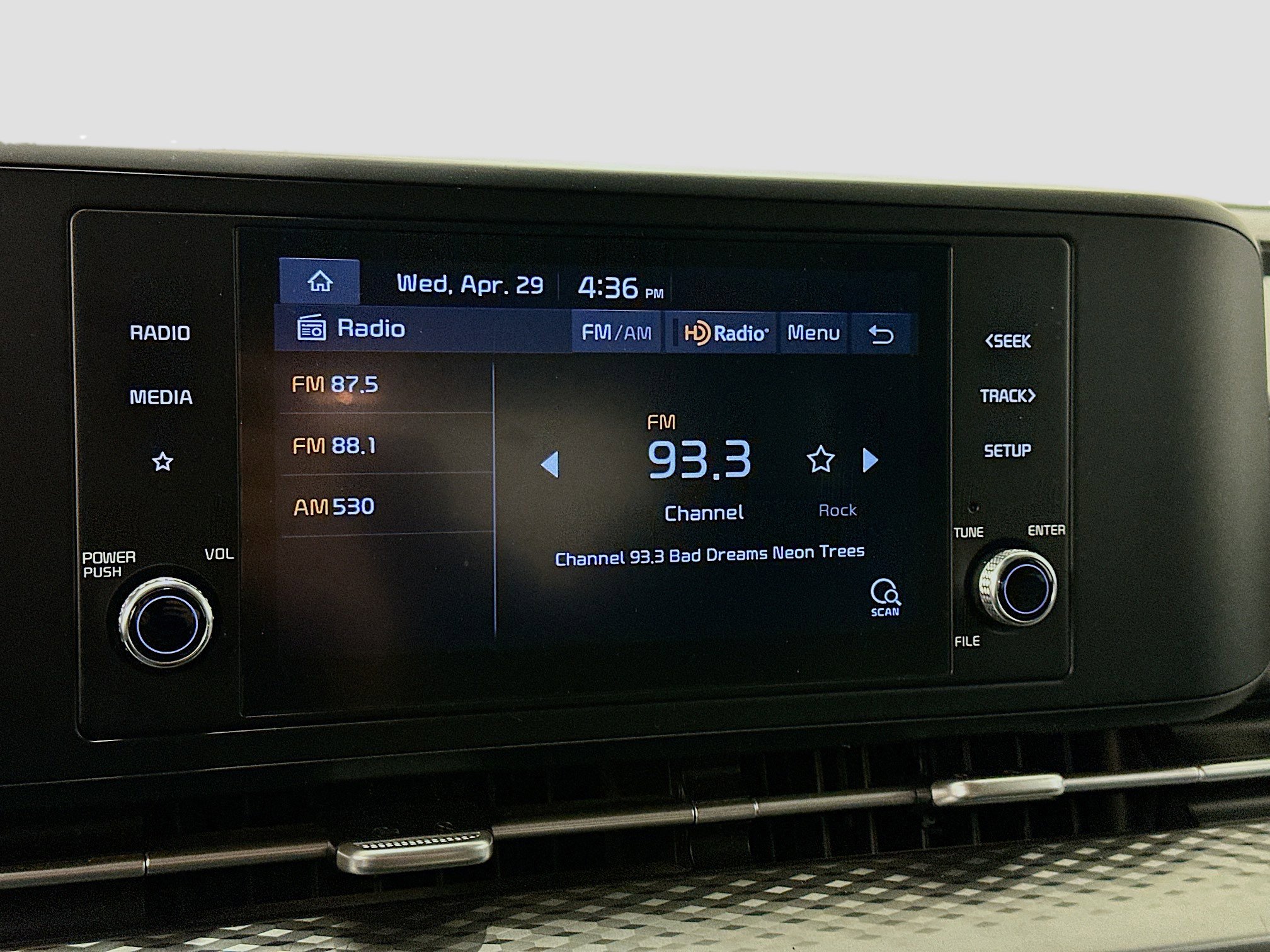 Used 2022 Kia Carnival LX FWD image 21