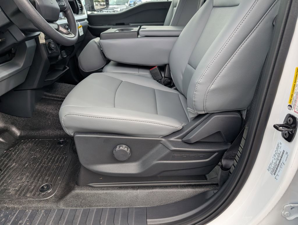 New 2026 Ford F250 XL w/ XL Chrome Package image 8