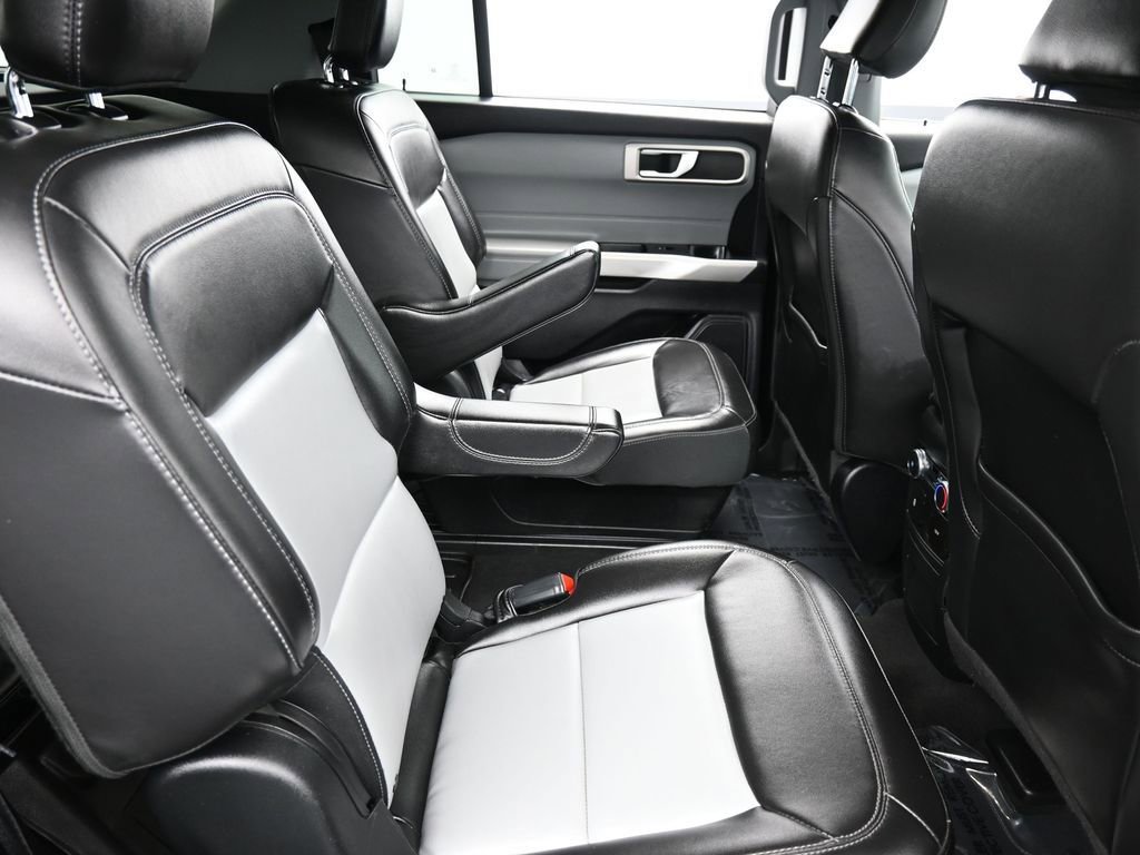 Used 2022 Ford Explorer XLT w/ Equipment Group 202A image 22