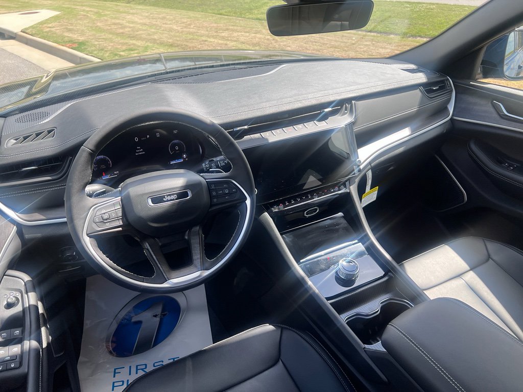 New 2026 Jeep Grand Cherokee Limited w/ Limited Altitude Package RWD image 15