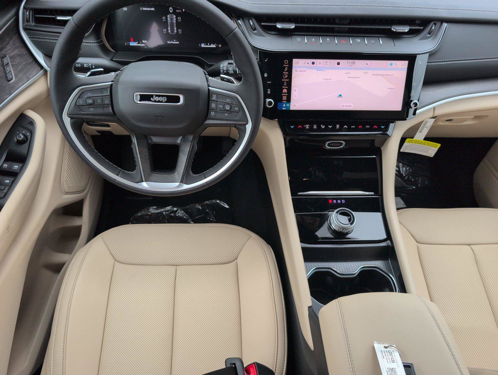 New 2026 Jeep Grand Cherokee Limited w/ Luxury Tech Group II RWD image 31