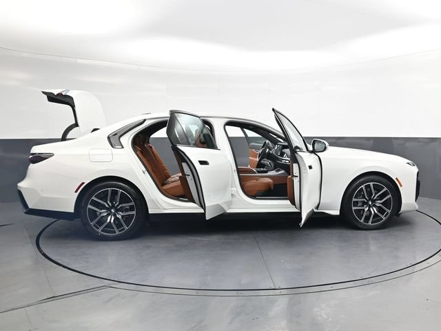 Used 2024 BMW 740i xDrive AWD/4WD image 36