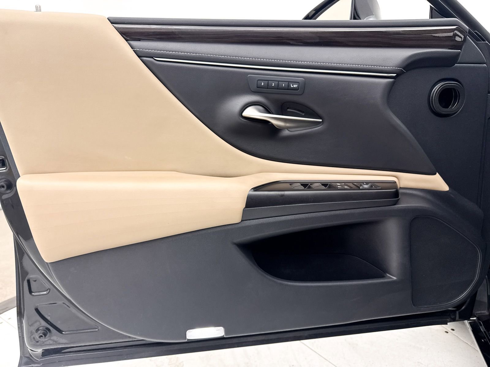 Used 2019 Lexus ES 350 Luxury w/ Accessory Package FWD image 33