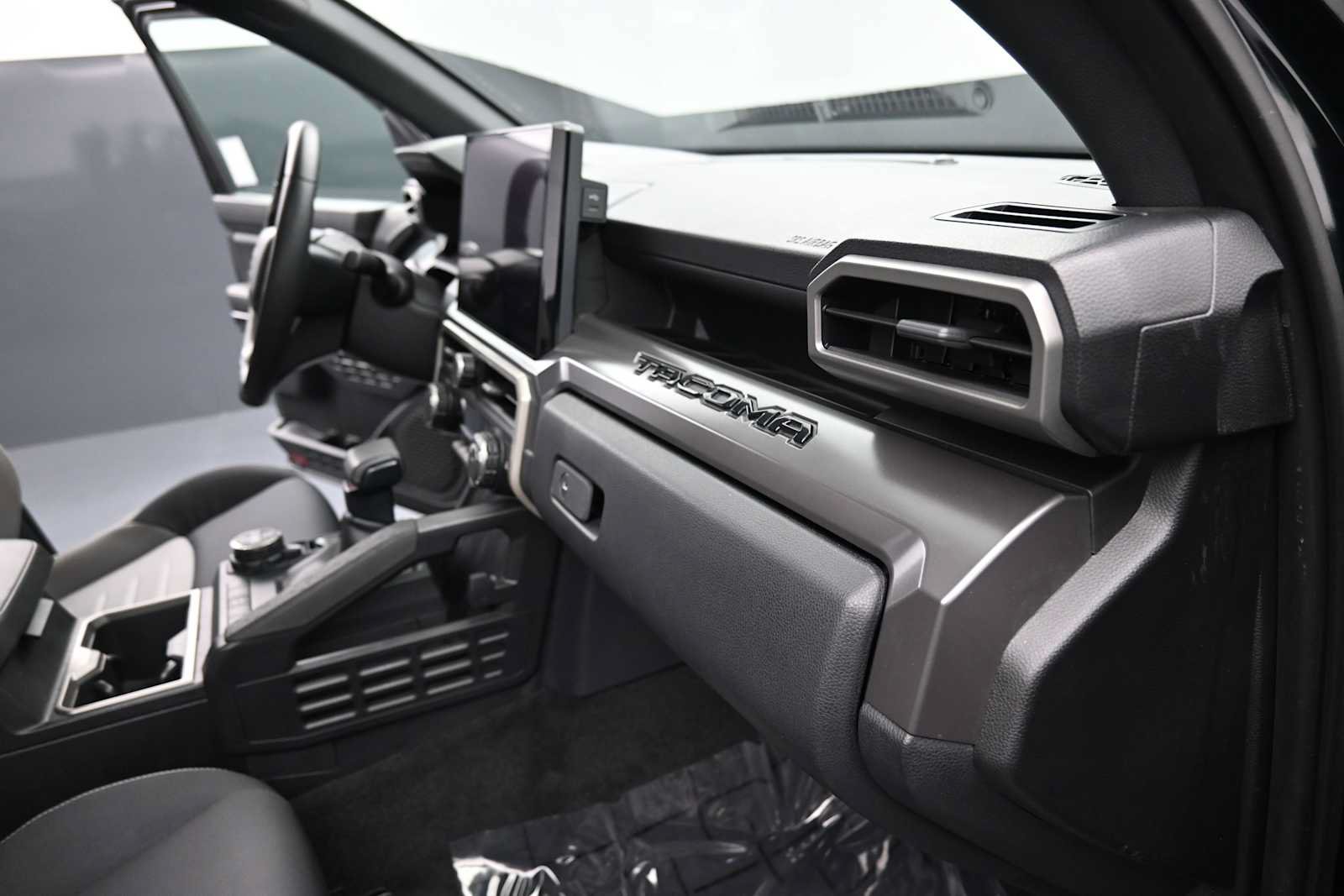 Used 2024 Toyota Tacoma TRD Off-Road AWD/4WD image 16
