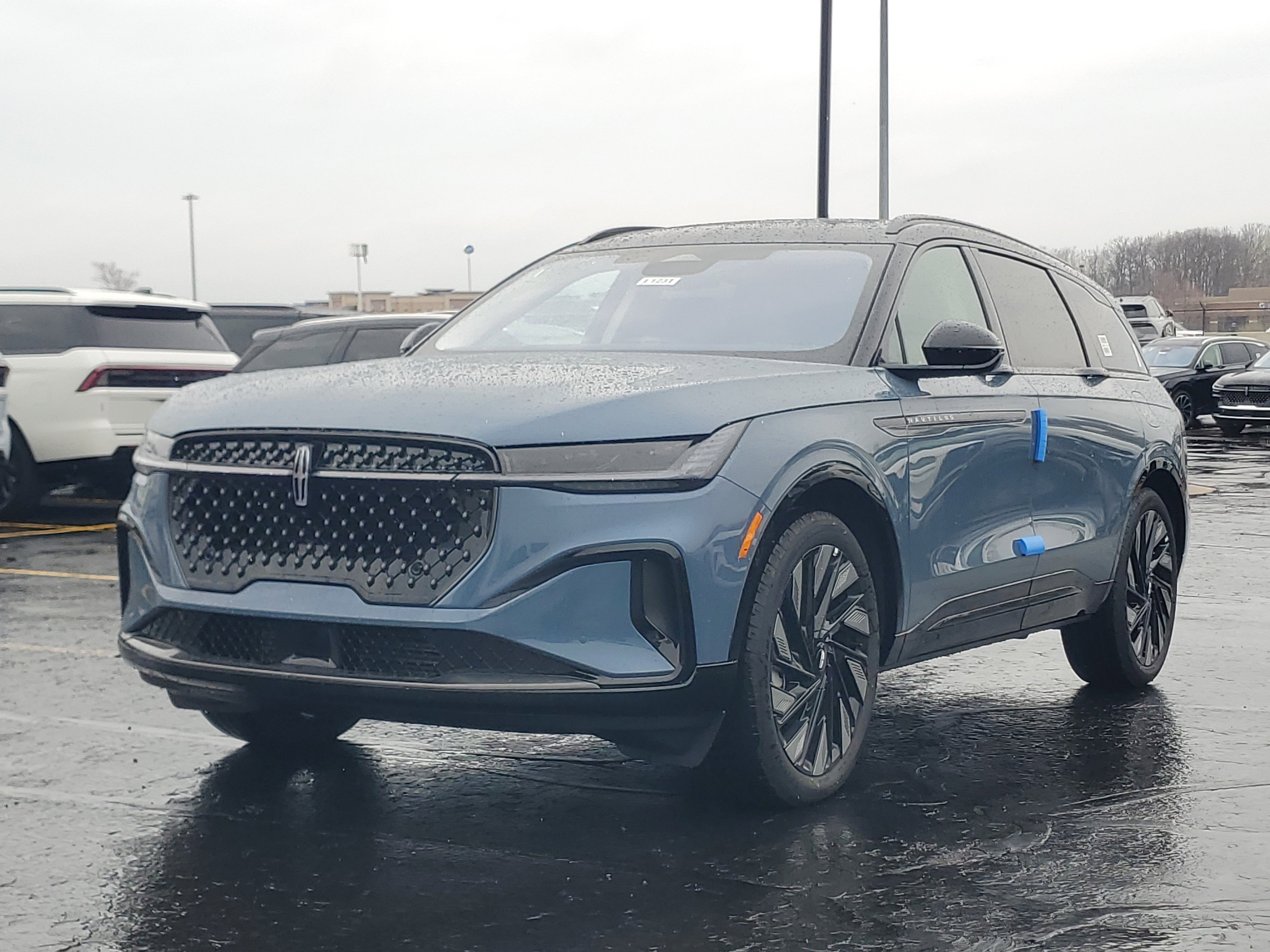 New 2026 Lincoln Nautilus Reserve w/ Jet Appearance Package image 2