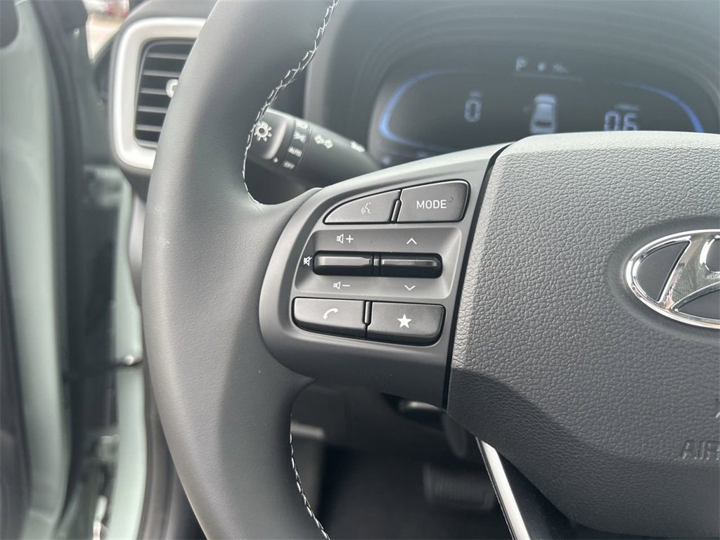 New 2025 Hyundai Venue Limited image 27