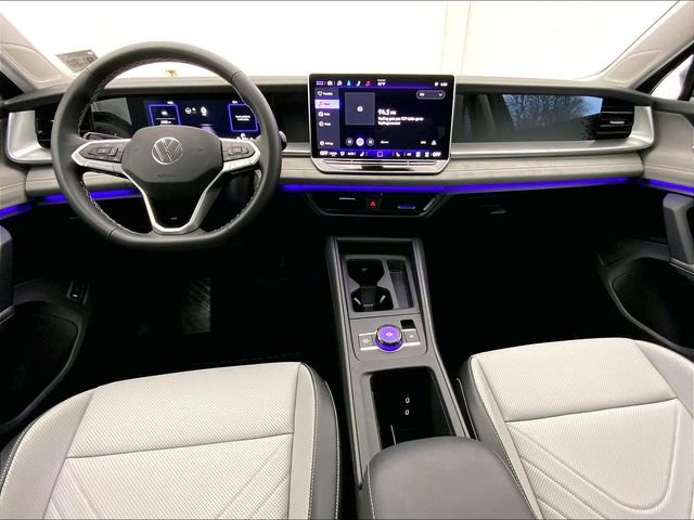 Certified 2025 Volkswagen Tiguan SE w/ Panoramic Sunroof Package image 12