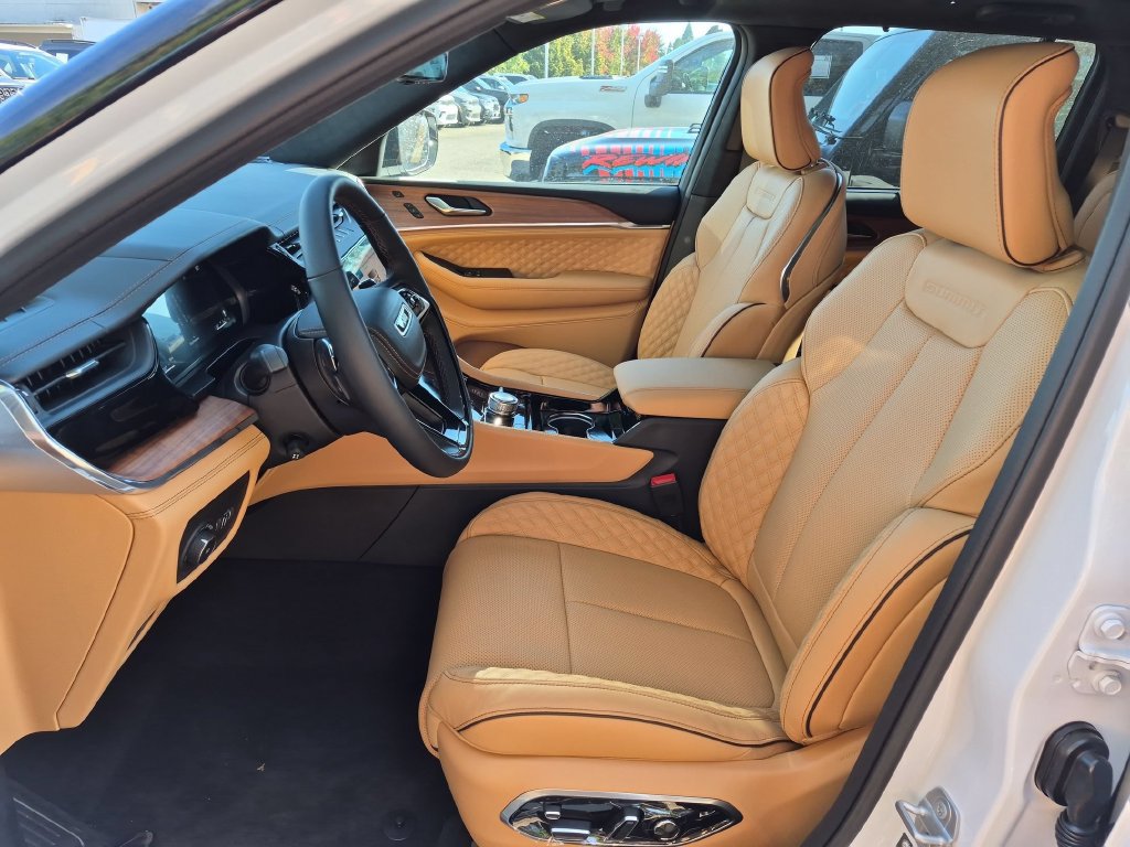 New 2027 Jeep Grand Cherokee Summit AWD/4WD image 12