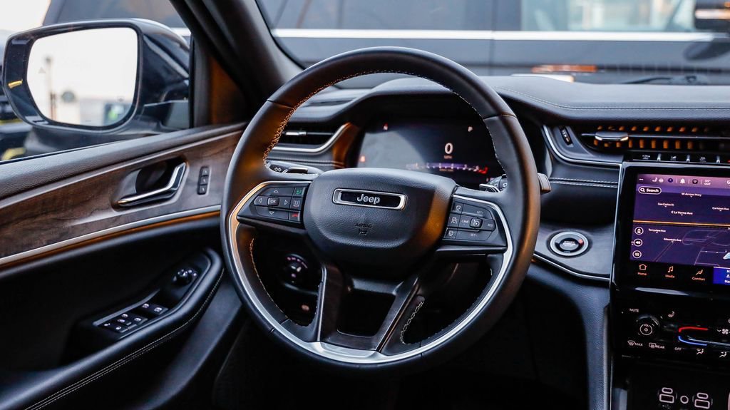 Certified 2024 Jeep Grand Cherokee Limited image 18