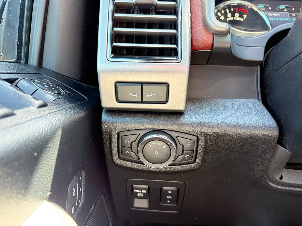 Used 2019 Ford F150 Platinum w/ Equipment Group 701A Luxury AWD/4WD image 12