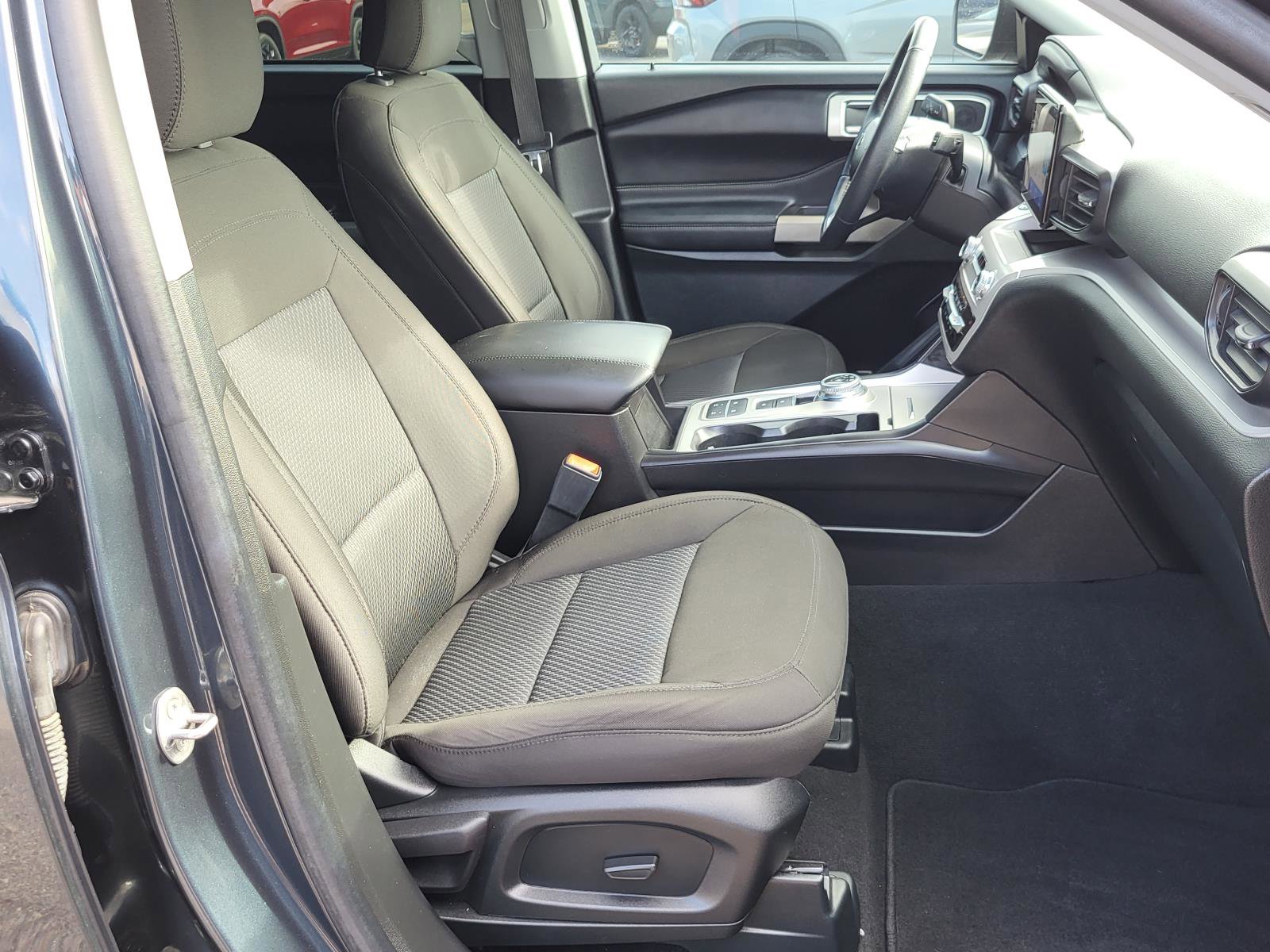 Used 2023 Ford Explorer XLT image 10