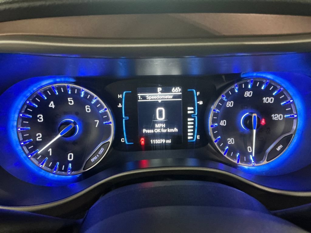 Used 2018 Chrysler Pacifica Touring Plus FWD image 21