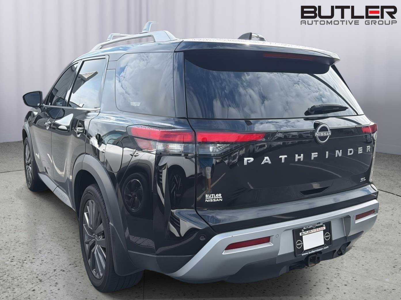 Used 2024 Nissan Pathfinder SL w/ SL Premium Package FWD image 10