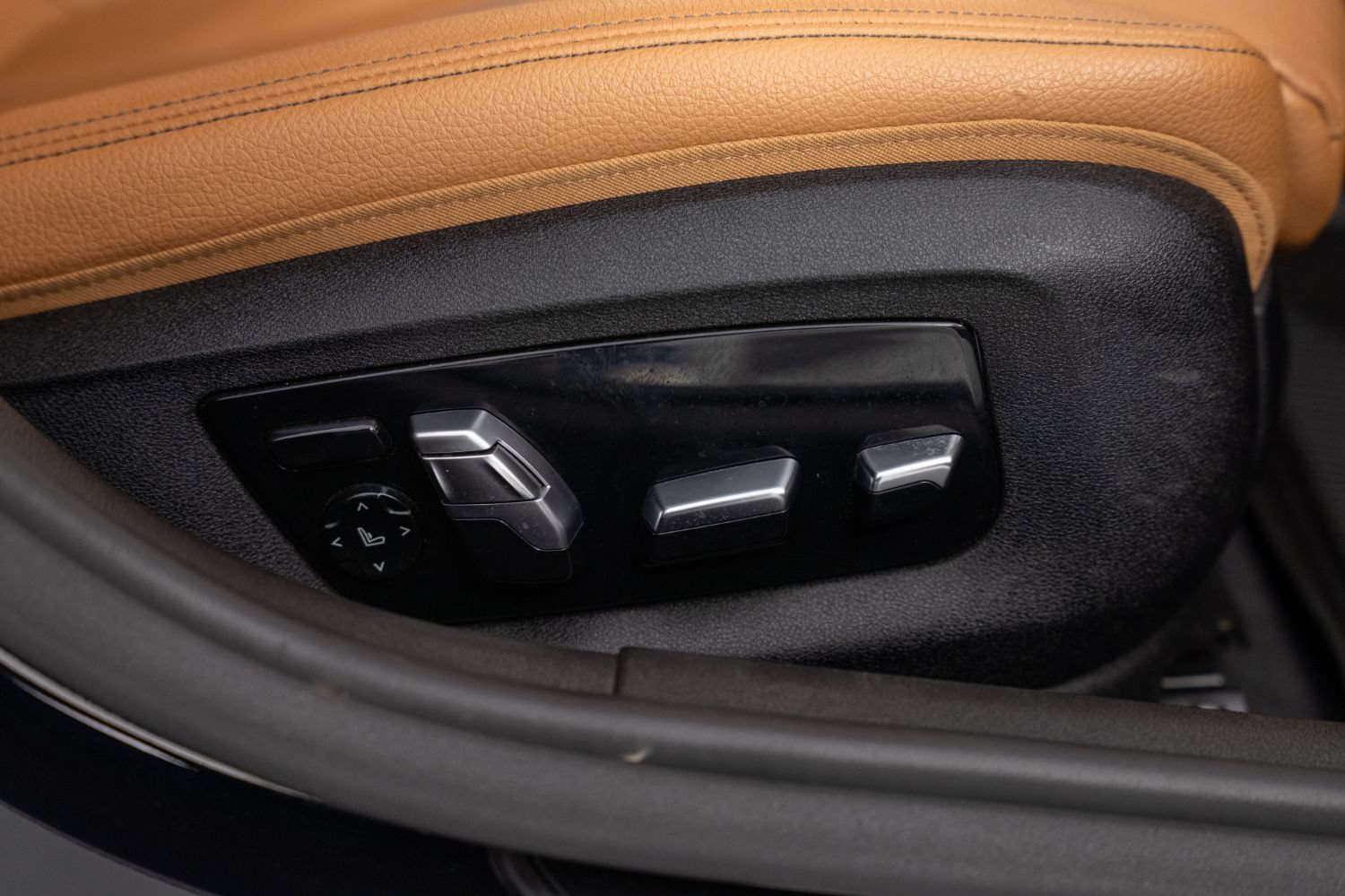 Used 2019 BMW M550i xDrive AWD/4WD image 29