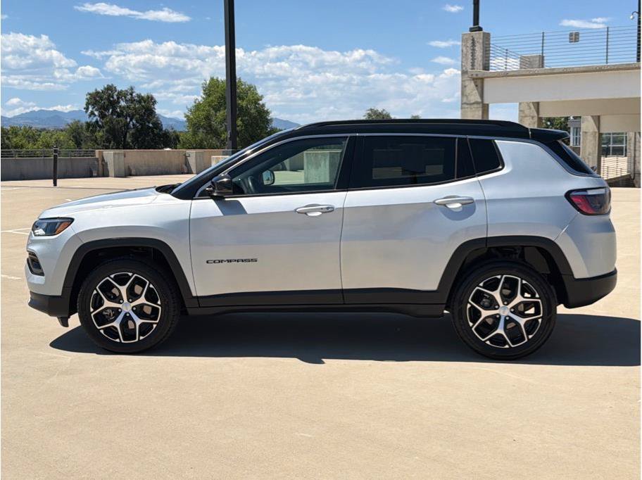 Used 2024 Jeep Compass Limited AWD/4WD image 4
