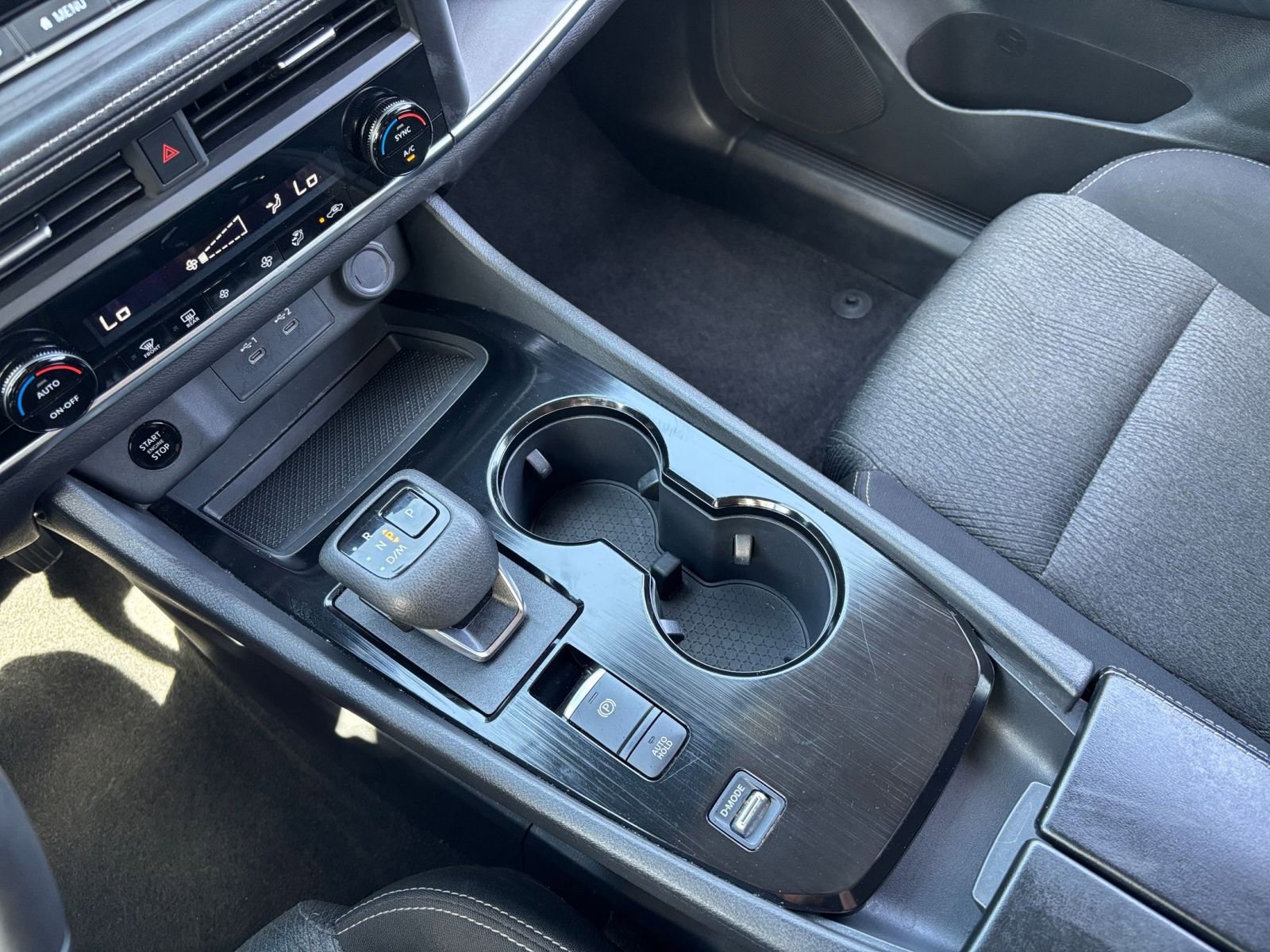 Used 2025 Nissan Rogue SV FWD image 43